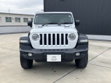 「どこにでも行ける。何でもできる。」Jeepに息づく自由の精神はその素晴らしい性能で、Jeepだから辿り着ける未知なる世界へ誘い心と身体を開放します。