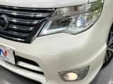【LEDヘッドライト】悪天候や夜間走行時も良好な視界を確保し安心して運転できる高輝度LEDヘッドライトを装備!点灯速度が早く、消費電力も抑えられています。