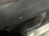 焦げ穴あり。臭いは感じられませんでしたが敏感な方は現車確認をおすすめします。