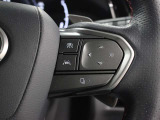 レーダークルーズコントロール(全車速追従機能付)が装備されています。高速道路で定速走行だけでなく、0km/hから約100km/hの広い範囲で先行車との車間距離を適切に保ちながら追従走行ができます。