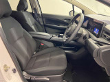 ゆったりと座れる運転席シートですのでストレスなく運転が出来ますよ!
