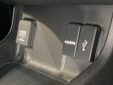 アクセサリーソケットはUSBのアダプターなどをつければ、スマホの充電にも使えます。横にはナビゲーション用の外部入力可能なUSB端子やHDMI端子がついており、周辺には物が置けるトレーがついています。