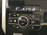 オートエアコンは温度を設定するだけで、自動で風量などを設定してくれます。運転しながら操作も必要ないので、安全性も向上します。