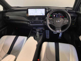 水平基調のインストメントパネル。すっきりしていて運転に集中できますね。