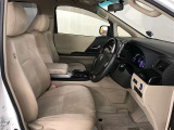 高いホールド性で運転姿勢が安定します。長距離ドライブでも疲れにくいのが魅力です。快適なドライビングライフをお送りください♪