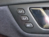 運転席は二人分のシートポジションを記憶します。