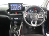 高いホールド性で運転姿勢が安定します。長距離ドライブでも疲れにくいのが魅力です。快適なドライビングライフをお送りください♪