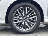 Audiは、スポーティなデザインからシンプルでエレガントなデザインまで、さまざまなデザインを提供しています。軽量でありながら高い強度を持っており車両のハンドリング性能やブレーキ性能が向上します。