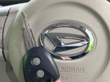 【キーレス】少し離れた場所からでもボタン一つでドアの開錠・施錠ができるのでとっても便利!ドアの鍵穴周りに傷をつけることもありません♪