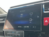 純正10インチインターナビ付きでフルセグ・DVD再生・Bluetoothなど付いてとても便利な車両です♪