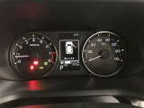 とっても見やすいメーターです。夜間時はラグジュアリーな気分にさせてくれる照明が魅力ですので、夜のドライブも楽しみになりますよ♪