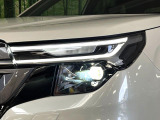 【LEDヘッドライト】悪天候や夜間走行時も良好な視界を確保し安心して運転できる高輝度LEDヘッドライトを装備!点灯速度が早く、消費電力も抑えられています。