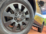【純正18インチアルミホイール】外観にマッチした純正アルミホイールを装着しております。各種社外アルミホイールや、スタッドレスタイヤも取扱いしております。是非ご相談ください♪