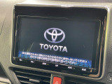 【純正ナビ】人気の純正ナビを装備しております。ナビの使いやすさはもちろん、オーディオ機能も充実!キャンプや旅行はもちろん、通勤や買い物など普段のドライブも楽しくなるはず♪