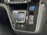 シフトも軽くて運転しやすい!電動のパーキングやオートブレーキホールドなどの便利な装備も付いてますよ★