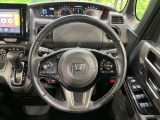 【純正革巻きステアリング】上質な革を使用することで、手にしっかり馴染みとても運転しやすいハンドルです♪