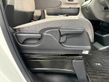 疲れない運転姿勢には、高さの調整が大切です