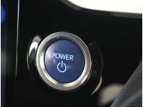 スマートキーを携帯していればキーを取り出さずにドアを施錠&解錠。クルマの始動も可能です。