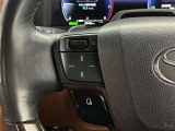 運転中、オーディオの操作をしてて、ハッとしたことはありませんか?ステアリングスイッチは、運転中でもハンドルでオーディオの操作が可能です。安全なドライブをサポートします。