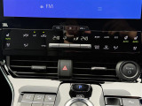 【 オートエアコン 】車内温度を感知して自動で温度調整をしてくれるのでいつでも快適な車内空間を創り上げます。 //