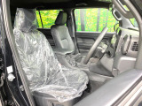 運転席まわりには十分なスペースがあり、大柄な方でもゆったり運転していただける環境です。