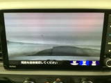 【バックカメラ】運転が苦手な方も車庫入れラクラクです!ギアをリバースに入れれば自動的に切り換わりますので、面倒な操作は不要です♪狭い駐車場もお車を傷つけず安心ですね!
