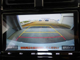 バックモニター付きで慣れない駐車場や車庫入れをサポートします。