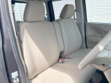 運転席まわりには十分なスペースがあり、大柄な方でもゆったり運転していただける環境です。