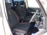 お車選びをお楽しみ頂けるよう、在庫車の展示スペースを十分に確保しております。