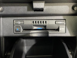 【ETC】有料道路を利用する際に料金所で停止することなく通過できる、ETC車載器(ノンストップ自動料金収受システム機器)が装備されています。セットアップを行うことで利用可能になります。