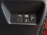 パーキングセンサーや横滑りを防ぐVSA等のスイッチ類は運転席の右側、手の届きやすい位置にあります。