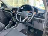 使用感が出やすい運転席ですが、綺麗な状態を保っております。前席の状態は内装の状態を見る大きなポイントになると思いますので、是非一度、実際にご覧くださいませ。