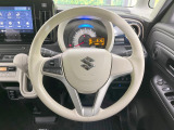 インテリアに合わせたデザインのステアリングは、運転される方のことも考え、運転しやすい形状、大きさです。是非一度、実際に触ってお確かめください。
