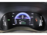 気になる燃費など様々な情報を表示してくれるインフォメーションディスプレイ付きのODOメーター。