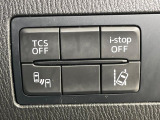 【ブラインドスポットモニタリング】走行中、ドアミラーの死角になりやすい箇所に後続車が接近するとサイドミラー付近に警告を表示、ドライバーに注意喚起をしてくれます。