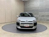 お車購入のポイントとなるフロントマスクです!シャープな目つきが印象的なデザインのヘッドランプです。
