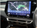 パノラミックビューモニター。車両を上から見たような映像を表示。運転席から目視しにくい車両周囲の状況をリアルタイムで確認できます。