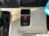 電子制御パーキングブレーキは信号待ちでも便利。いつもより運転がラクになるはずです。