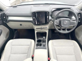 XC40 T4 AWD モメンタム 4WD 