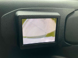 タッチスクリーンをタップするかスワイプするだけですべての機能を呼び出せます。Apple CarPlayおよびAndroid Autoに対応しスマートフォンとのシームレスな 連携も実現。さらに、USBポートを標準装備しています。