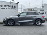 【ブラックStyle・サンルーフ・レザー】Audiの車両は、空気力学を考慮した流れるようなラインが強調されており、スポーティでエレガントな印象を与えます。