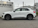 Audiの車両は、空気力学を考慮した流れるようなラインが強調されており、スポーティでエレガントな印象を与えます。