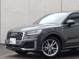●Audiが最初に採用したLEDポジショニングランプ。シャープなラインで昼間でも点けていたいと思うほど上品でオシャレです。夜間走行時はさらに目立ちます!