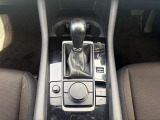 オートマチックトランスミッションにはSKYACTIV-DRIVE 6ATが採用されています。走行モードを切り替えることができるドライブセレクションを装備。峠道や高速道路の合流・追い越し時にお使いください。