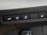 運転席の右側にはリモコンオートバックドア、オートブレーキホールド等のスイッチが付いています。