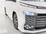 フォグランプ装着車です。暗い夜道の車両前方を明るく照らします