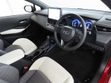 シンプルで使いやすいデザインの運転席です。