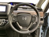 ハンドルにHondaセンシング系のクルーズコントロールやレーンキープアシストなどのスイッチが装備されています。ハンドルから手を離さず安全に操作できます。