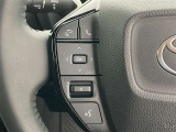 運転中、オーディオの操作をしてて、ハッとしたことはありませんか?ステアリングスイッチは、運転中でもハンドルでオーディオの操作が可能です。安全なドライブをサポートします。