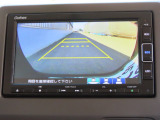 リアワイドカメラシステム!従来の視野に加えて、後方側方を約180&deg;まで見えるワイドビューと、後方を真上から見たような視野で駐車時などに便利なトップダウンビューの3つの視野があります!